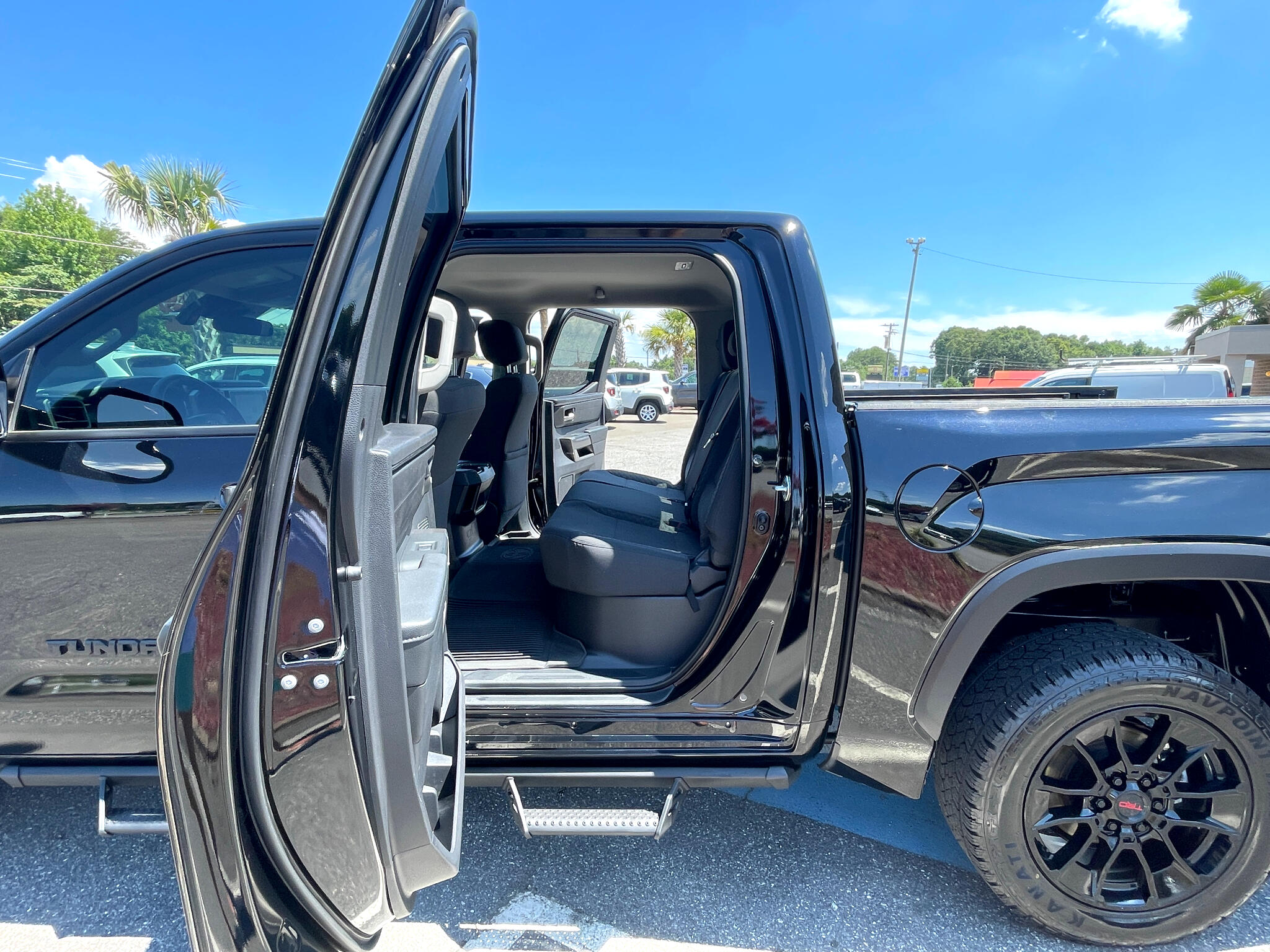 Vehicle image 39 of 48