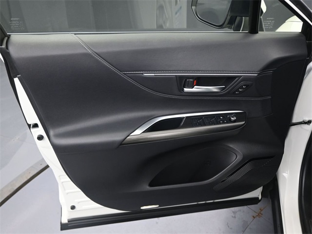 Vehicle image 33 of 56
