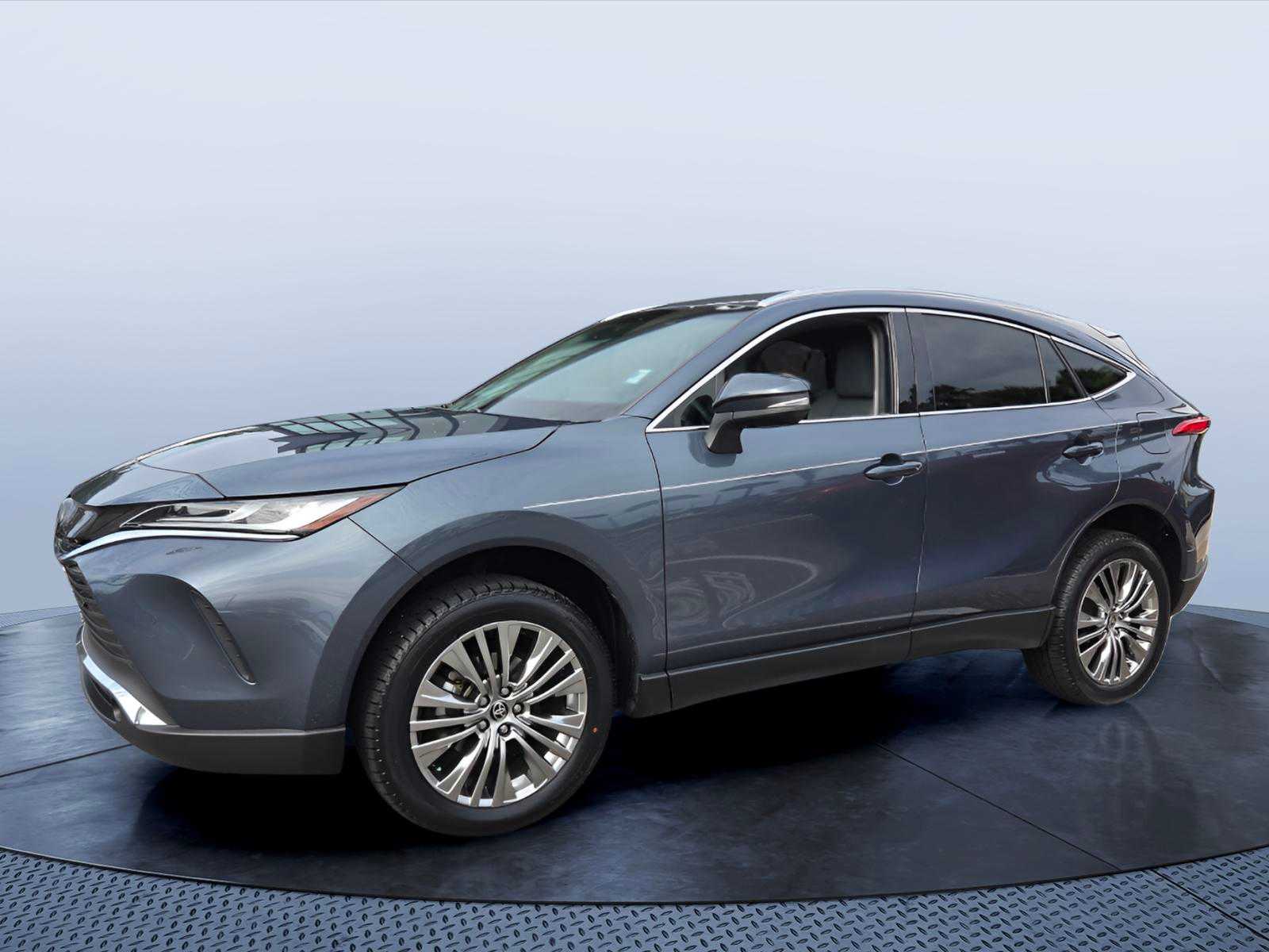 2022 Toyota Venza XLE Image 1 of 32