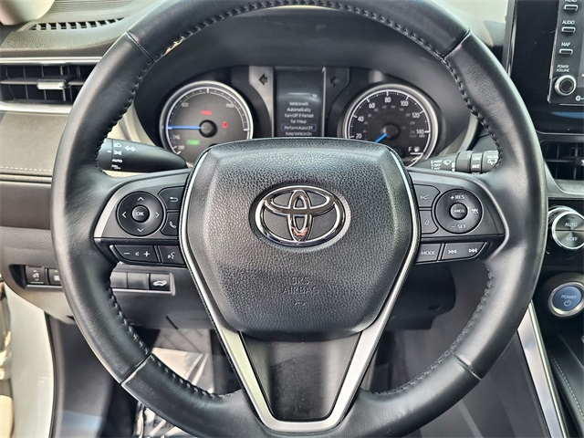 Vehicle image 23 of 28
