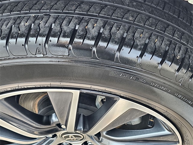 Vehicle image 13 of 28