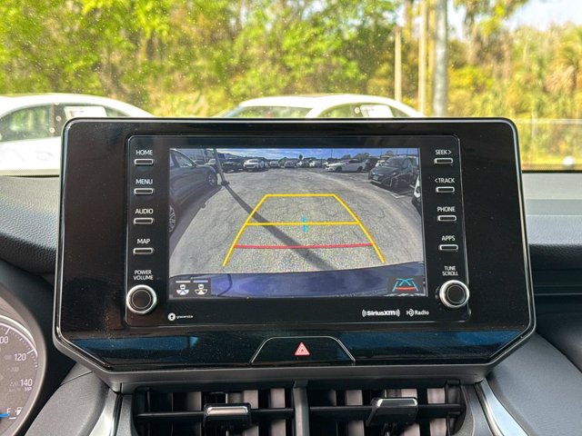 Vehicle image 22 of 28