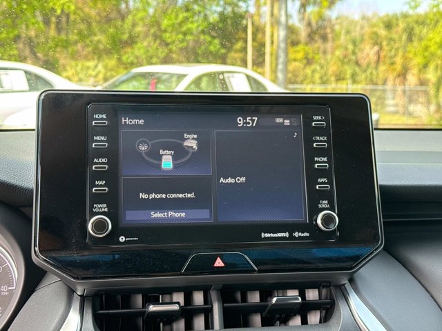 Vehicle image 21 of 28