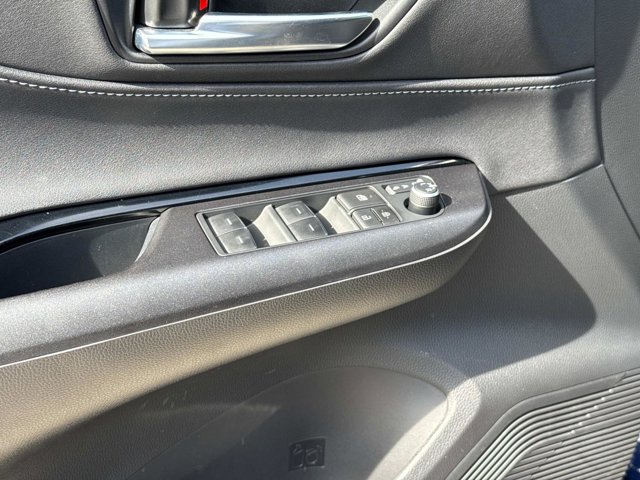 Vehicle image 10 of 28