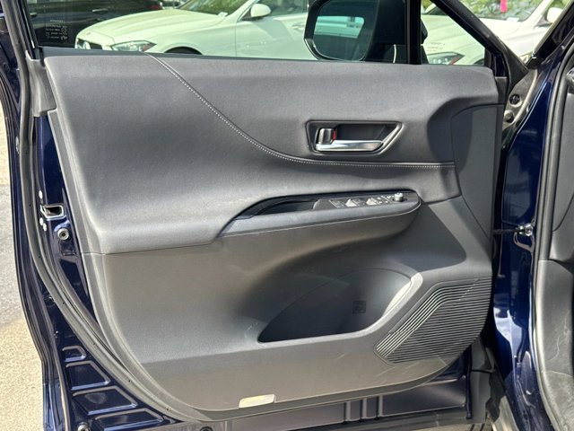 Vehicle image 9 of 28