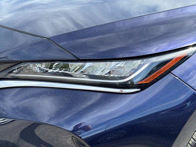 Vehicle image 8 of 28
