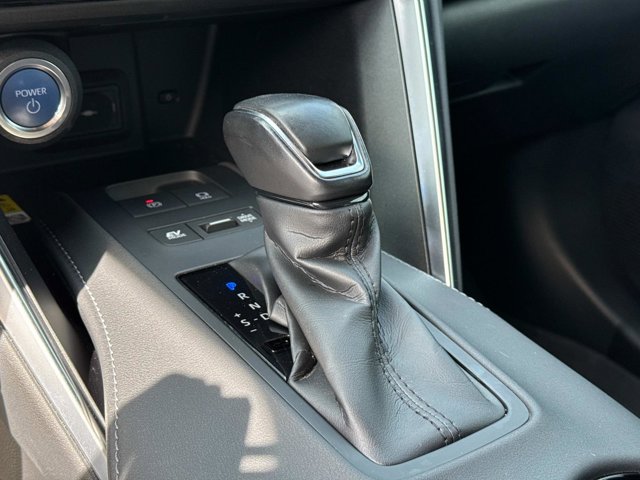 Vehicle image 24 of 28