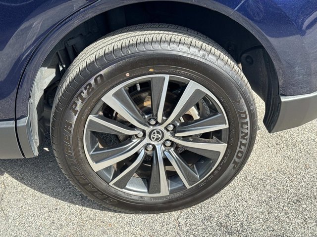 Vehicle image 20 of 28
