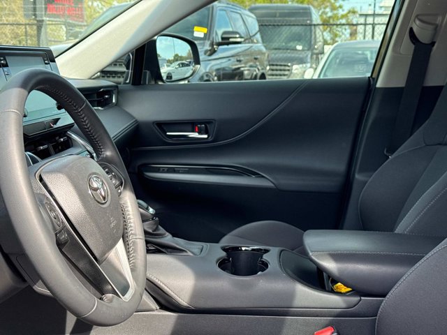 Vehicle image 13 of 28
