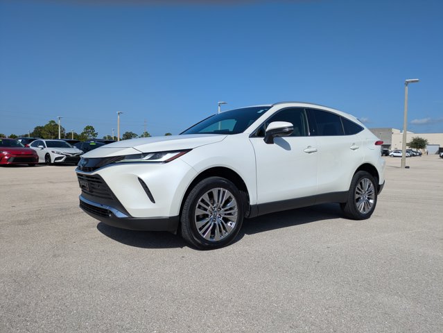 2022 Toyota Venza XLE Image 1 of 36