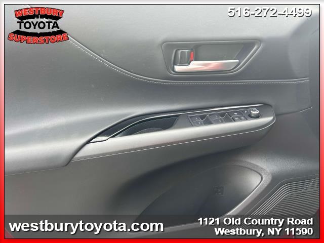 Vehicle image 21 of 36
