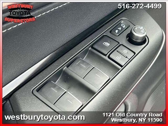 Vehicle image 22 of 36