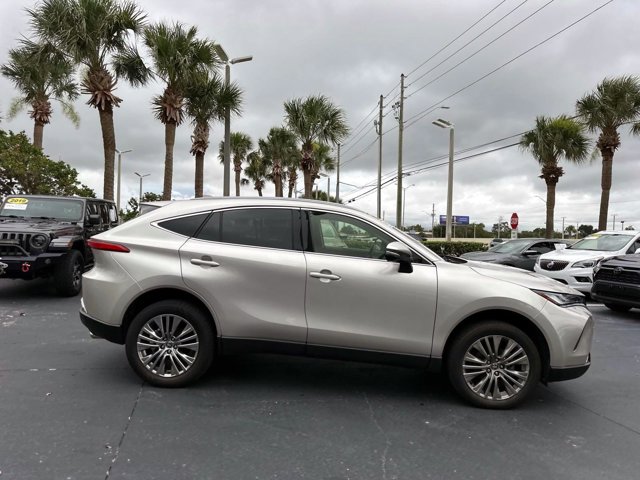 Vehicle image 5 of 32