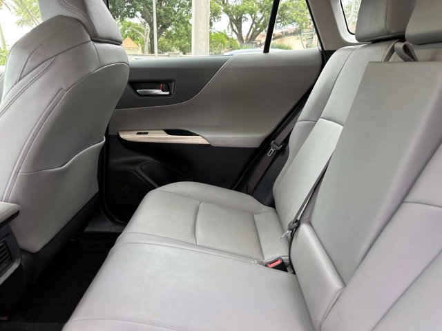 Vehicle image 14 of 32