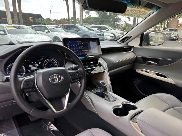 Vehicle image 16 of 32