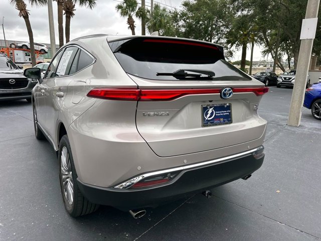 Vehicle image 8 of 32