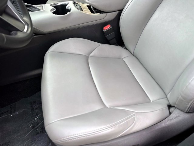 Vehicle image 20 of 32