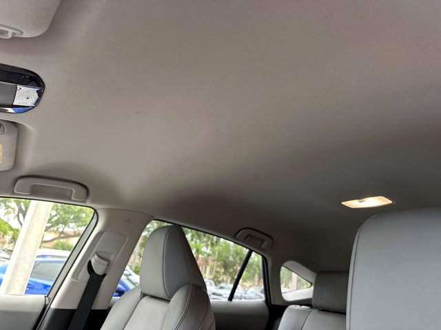 Vehicle image 22 of 32