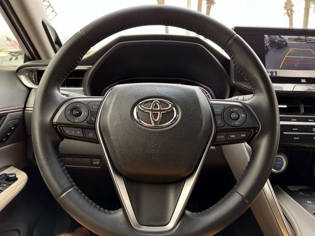 Vehicle image 28 of 32
