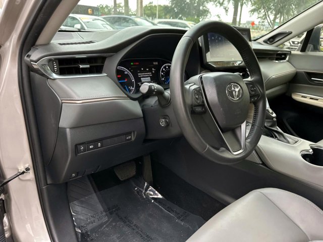 Vehicle image 19 of 32