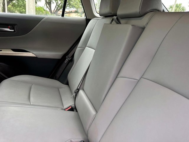 Vehicle image 13 of 32