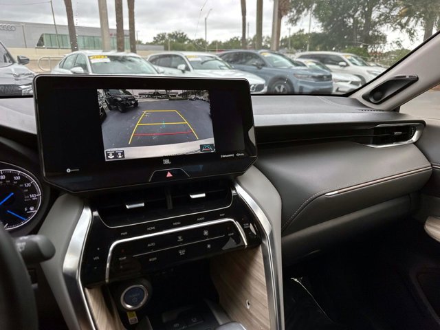 Vehicle image 26 of 32