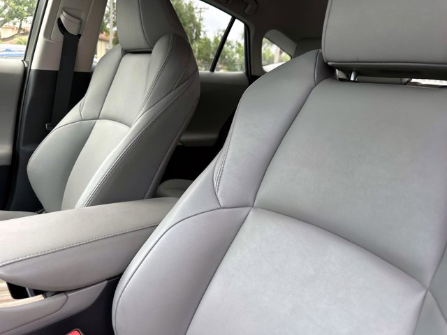 Vehicle image 21 of 32