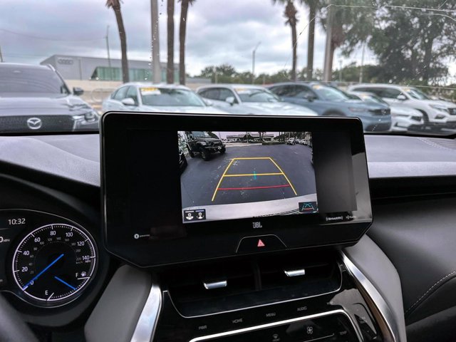 Vehicle image 25 of 32