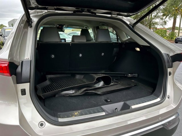 Vehicle image 10 of 32