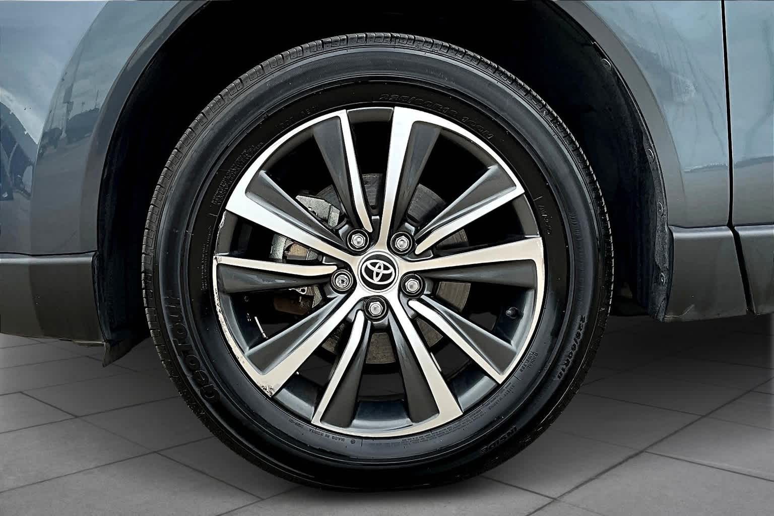 Vehicle image 12 of 36