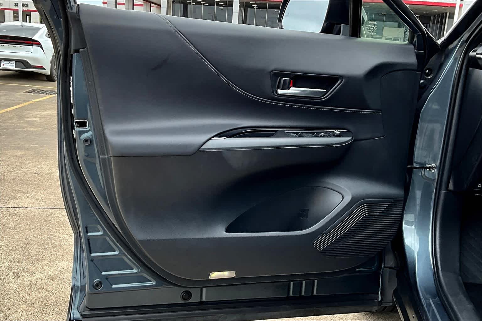 Vehicle image 21 of 36