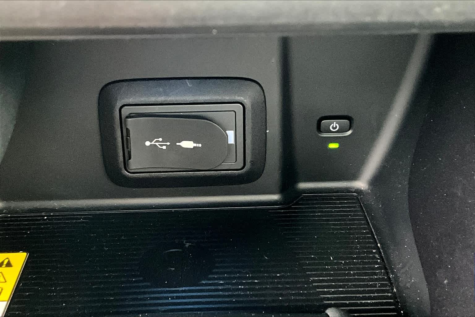 Vehicle image 33 of 36