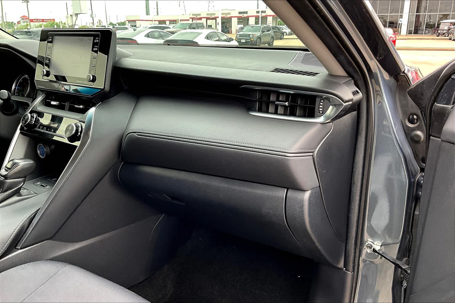 Vehicle image 18 of 36