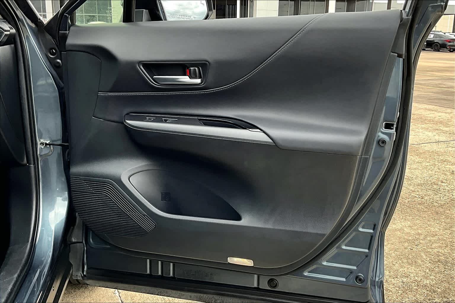 Vehicle image 22 of 36