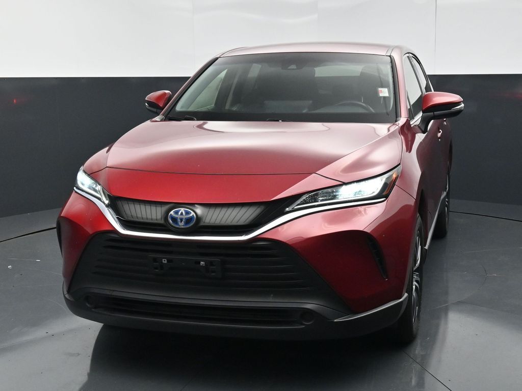 2022 Toyota Venza LE Image 3 of 40