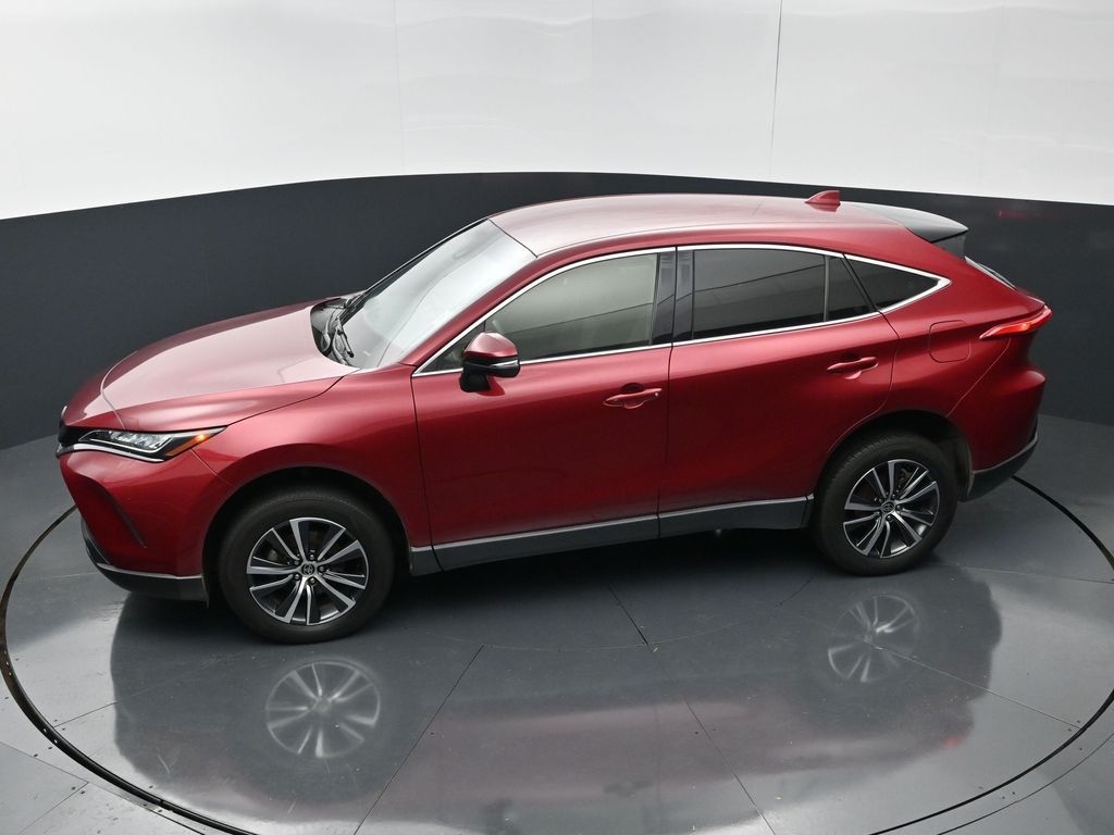 2022 Toyota Venza LE Image 2 of 40