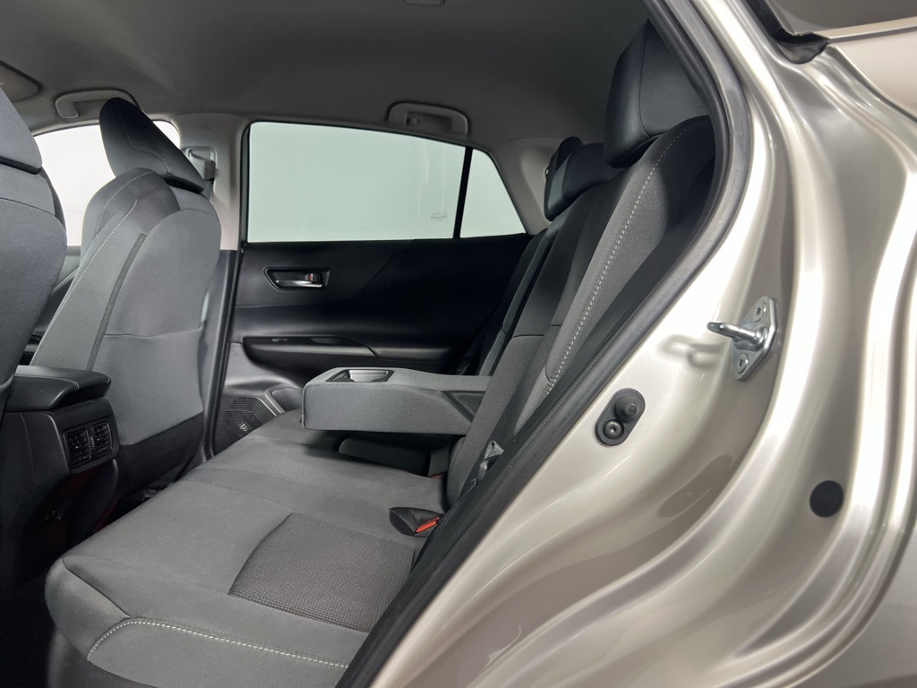 Vehicle image 27 of 49