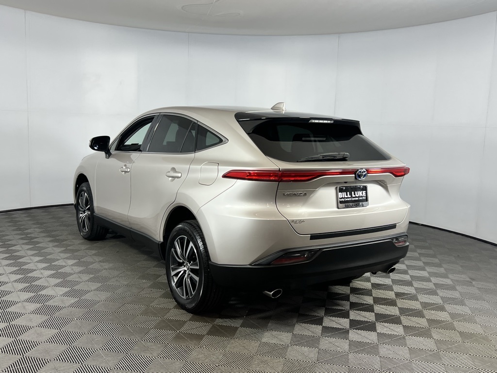Vehicle image 7 of 49
