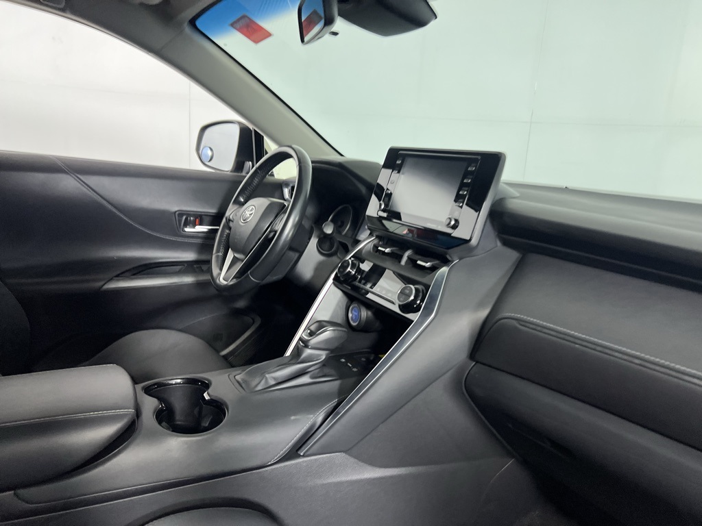 Vehicle image 33 of 49