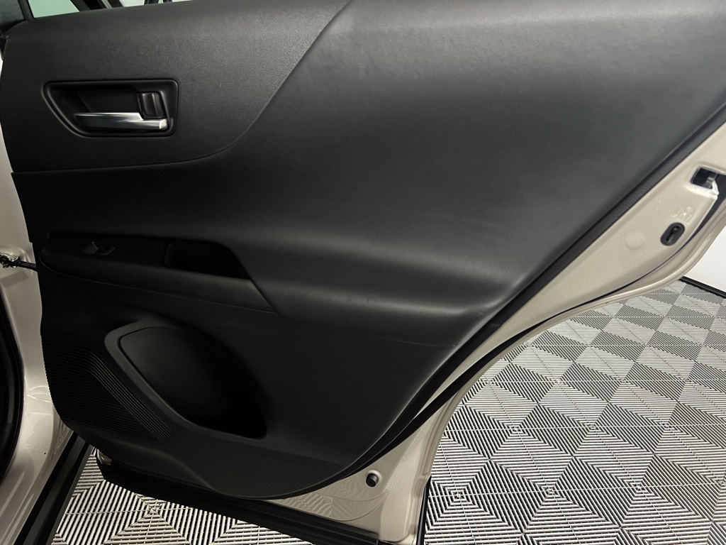 Vehicle image 31 of 49