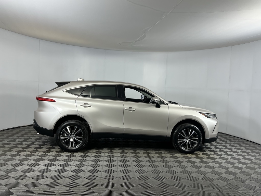 Vehicle image 6 of 49