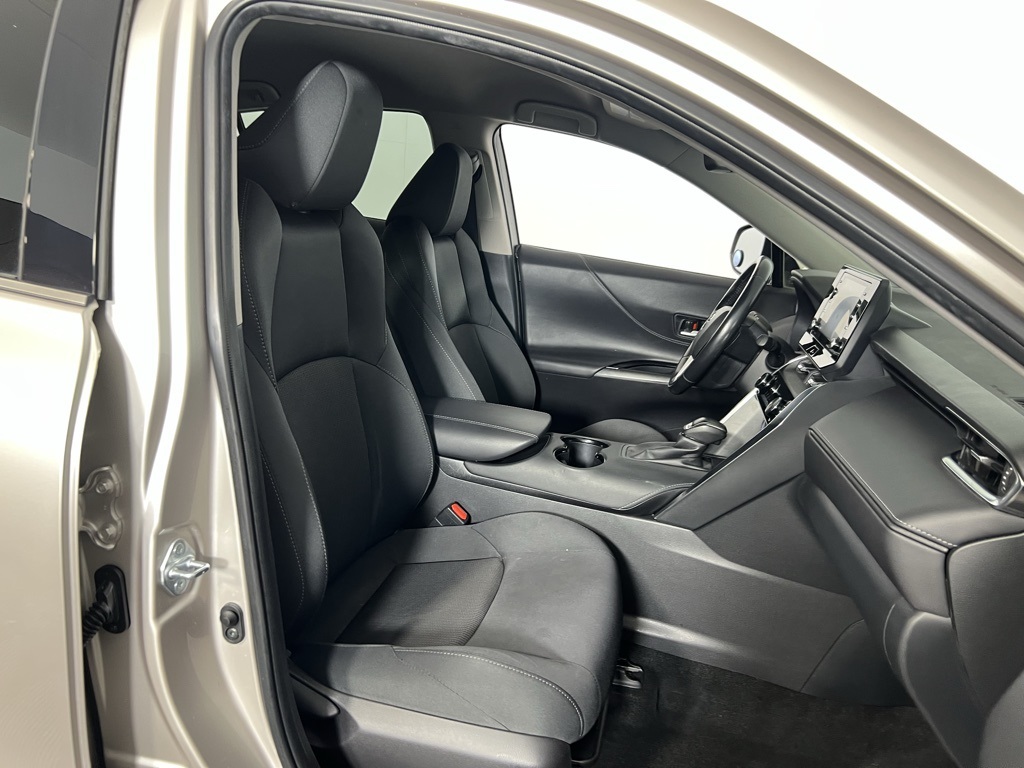 Vehicle image 32 of 49