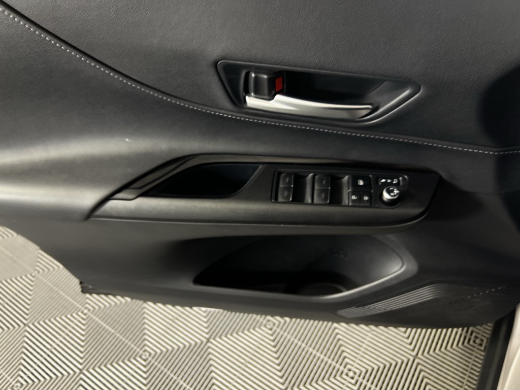 Vehicle image 26 of 49