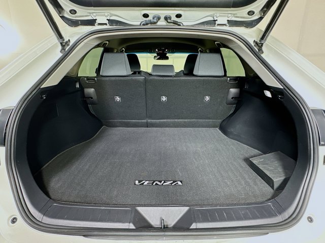 Vehicle image 31 of 33