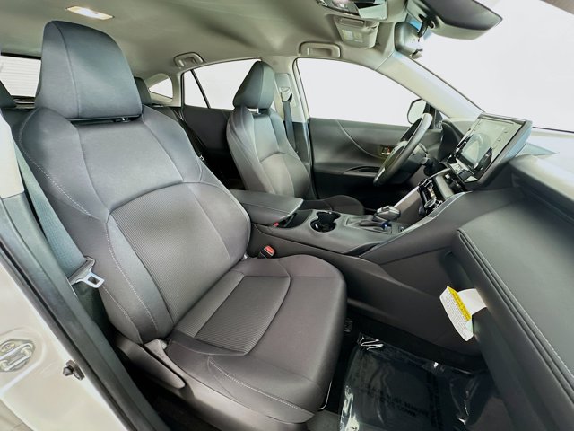 Vehicle image 28 of 33
