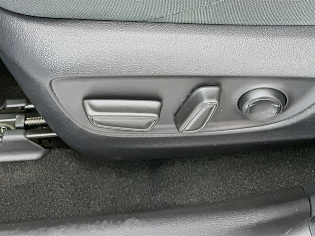 Vehicle image 13 of 33
