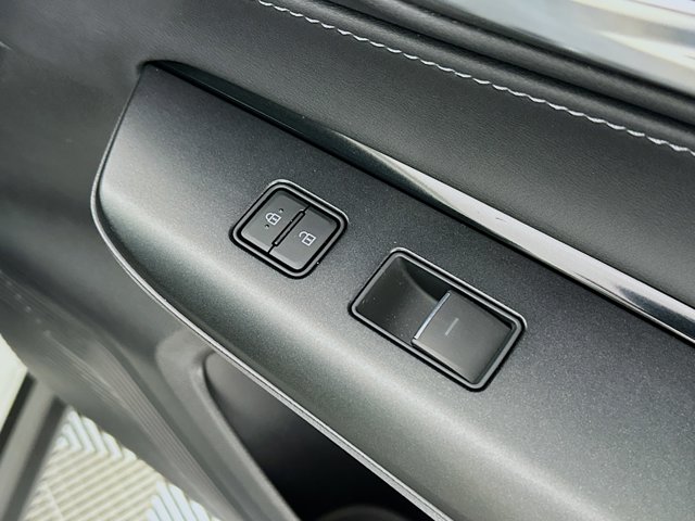 Vehicle image 29 of 33