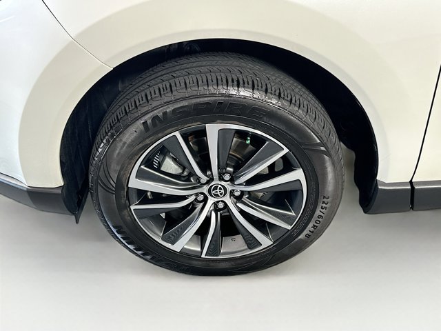 Vehicle image 11 of 33