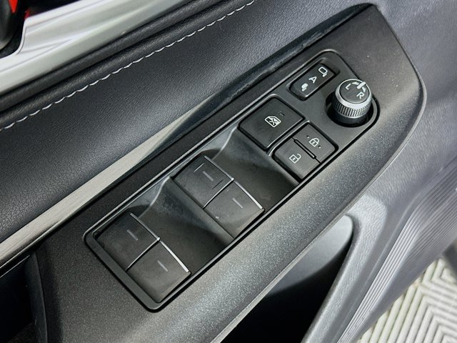 Vehicle image 14 of 33