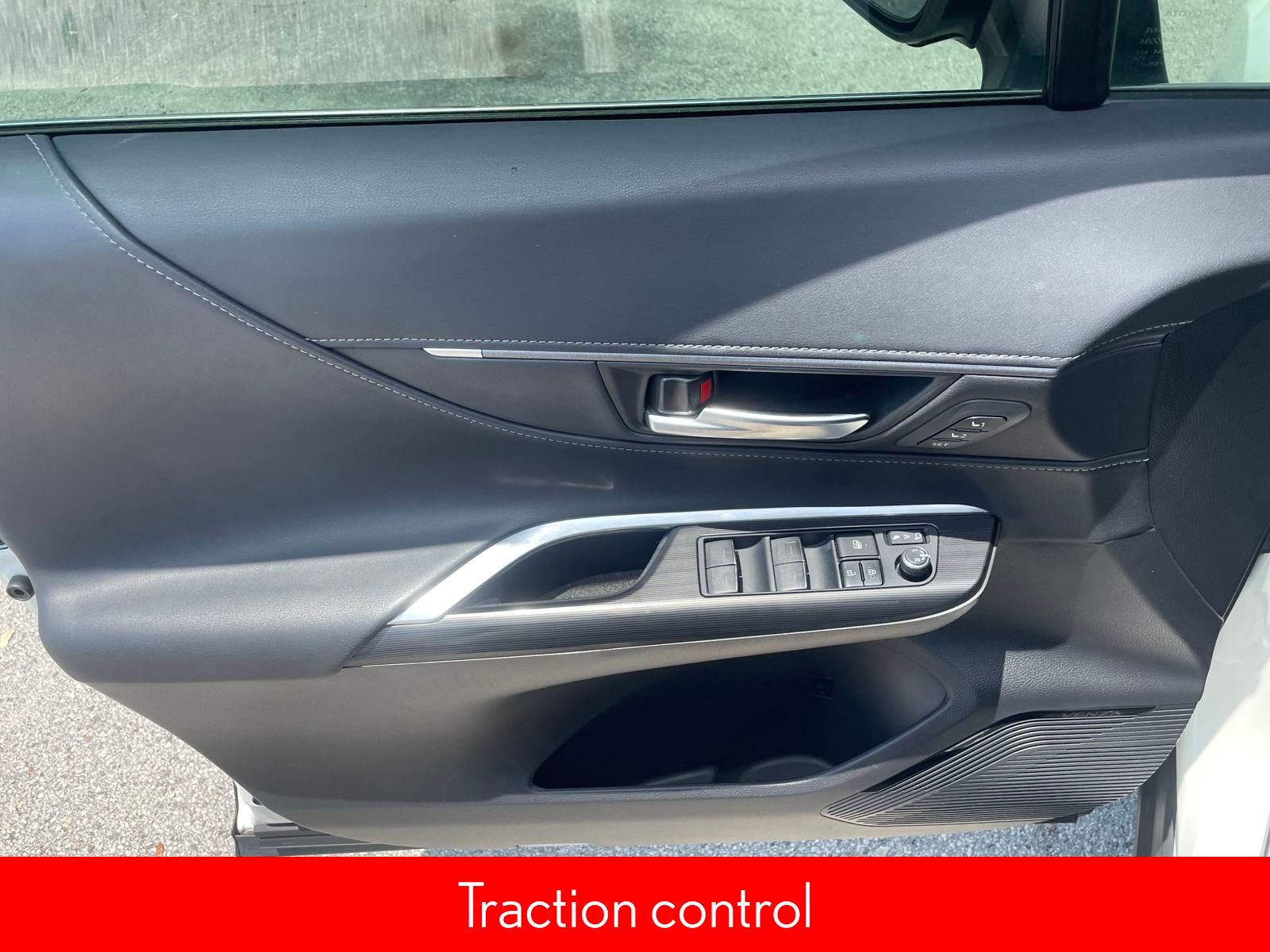 Vehicle image 17 of 20